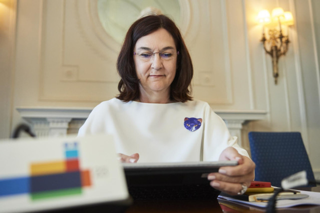 Archivo - La presidenta de la CNMC, Cani Fernández, durante la segunda jornada del curso de la APIE de la Universidad Internacional Menéndez Pelayo (UIMP), en el Palacio de la Magdalena, a 23 de junio de 2023, en Santander, Cantabria (España).