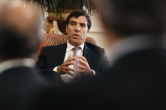 El presidente de Kutxabank, Antón Arriola Boneta, durante un encuentro organizado por la Asociación para el Progreso de la Dirección, en el Hotel Carlton, a 29 de septiembre de 2023, en Bilbao, Vizcaya, País Vasco (España).
