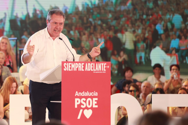 El secretario general del PSOE de Andalucía y Portavoz del Grupo Parlamentario Socialista, Juan Espadas, durante la participación en un acto público en La Rinconada, a 30 de septiembre de 2023, en Sevilla (Andalucía, España). El secretario general del PSO