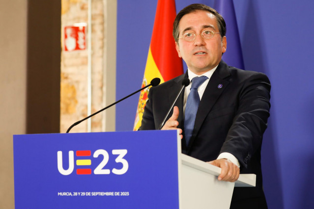 El ministro de Asuntos Exteriores, Unión Europea y Cooperación en funciones, José Manuel Albares, ofrece una rueda de prensa tras la reunión informal ministerial de Asuntos Generales y Política de Cohesión, en el Cuartel de Artillería, a 28 de septiembre