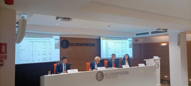 El Consejo General de Economistas elevan al 2,5% la tasa de inflación para 2023 y avisan de una ralentización de la economía.