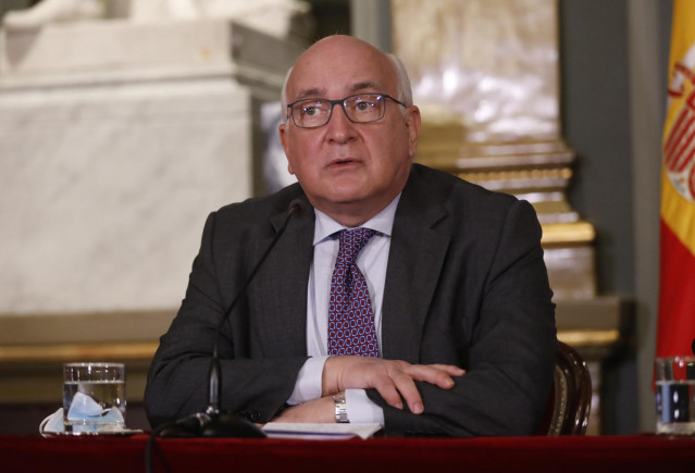 Archivo - El director de FAES, Javier Zarzalejos, interviene durante el acto de presentación del libro 