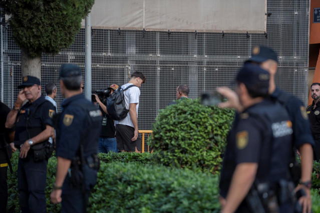 Agentes de la Polic&iacute;a Nacional en un dispositivo de seguridad en Valencia