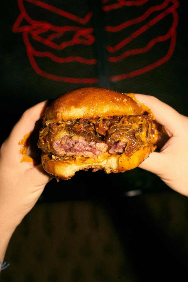 El restaurante americano Jenkin’s y su hamburguesa EMMY-B consiguen el título de Mejor Hamburguesa de Europa 2023 con la hamburguesa que ya recibió el título a Mejor Hamburguesa de España 2022