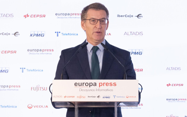 El presidente del Partido Popular, Alberto Núñez Feijóo, interviene durante un desayuno informativo de Europa Press, en el Hotel Rosewood Vila Magna, a 2 de noviembre de 2023, en Madrid (España).