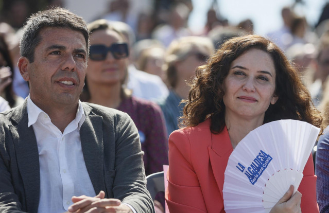Archivo - La presidenta de la Comunidad de Madrid, Isabel Díaz Ayuso, y el presidente del PP de la Comunidad valenciana, Carlos Mazón, en una imagen de archivo