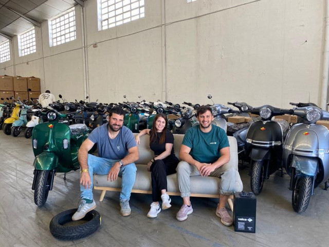 Archivo - El equipo de Velca, la startup española de movilidad.