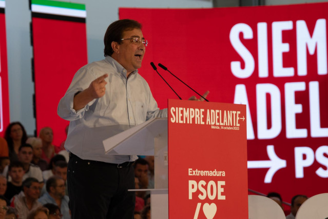 El secretario general del PSOE de Extremadura, Guillermo Fernández Vara, en un acto publico en Mérida