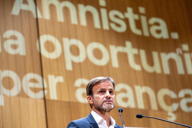 El exdiputado Jaume Asens interviene durante el acto de Sumar-Comuns para presentar su dictamen jurídico sobre la amnistía, en el Ateneo de Barcelona, a 10 de octubre de 2023, en Barcelona, Cataluña (España).