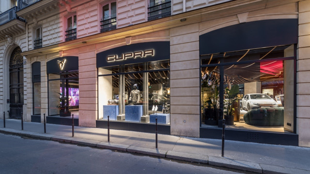 City Garage de Cupra en París (Francia).