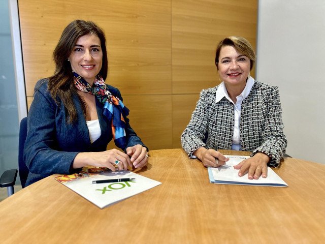 La portavoz de Vox en el Parlament, Idoia Ribas, y la portavoz adjunta del PP, Marga Durán.