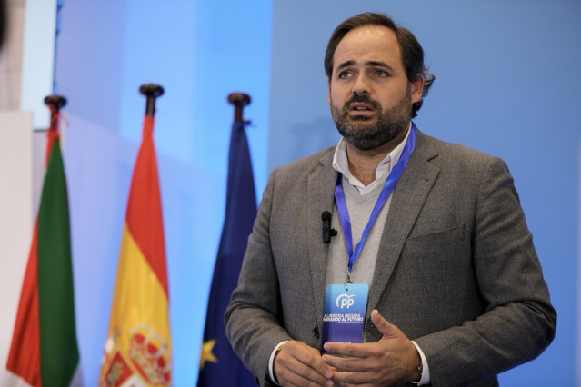 El presidente del PP de Castilla-La Mancha, Paco Núñez, en Vitoria.