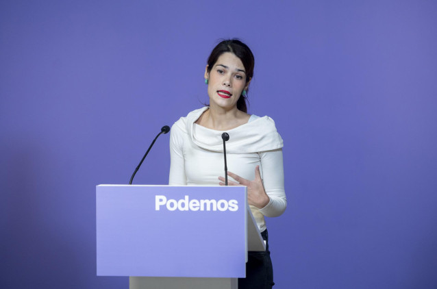 La portavoz de Podemos, Isa Serra, durante una rueda de prensa, en la sede de Podemos, a 6 de noviembre de 2023, en Madrid (España).
