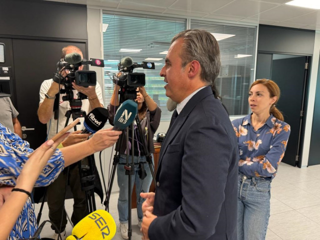 El conseller de Educación y Universidades, Antoni Vera, en declaraciones a los medios.