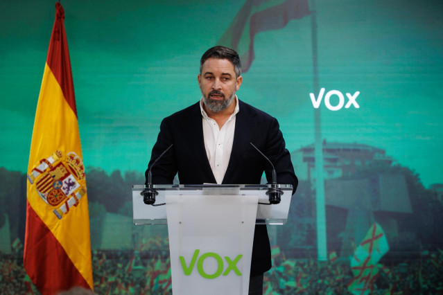 El líder de VOX, Santiago Abascal, durante una rueda de prensa tras la reunión del Comité de Acción Política de VOX, en la sede nacional del partido, a 6 de noviembre de 2023, en Madrid (España).