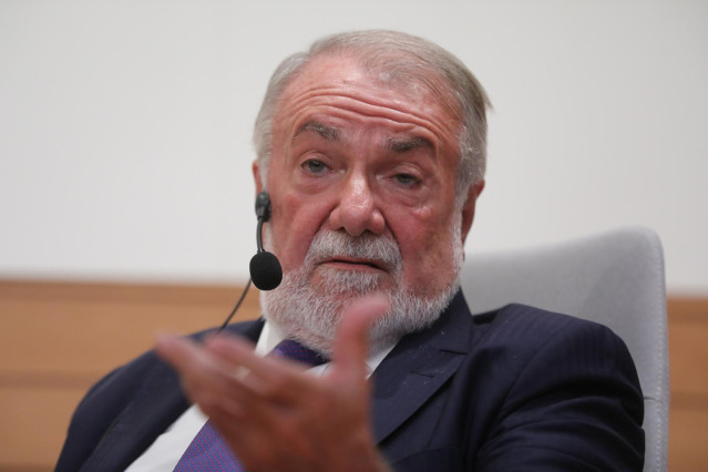 Archivo - El exministro de Interior Jaime Mayor Oreja, a 20 de octubre de 2021, en Madrid (España).