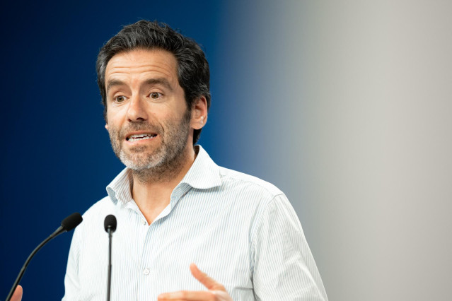 El vicesecretario de Cultura y Sociedad Abierta del PP, Borja Sémpe, durante una rueda de prensa posterior a la reunión del Comité de Dirección del PP, en la sede nacional del partido, a 24 de octubre de 2023, en Madrid (España). Durante la comparecencia,