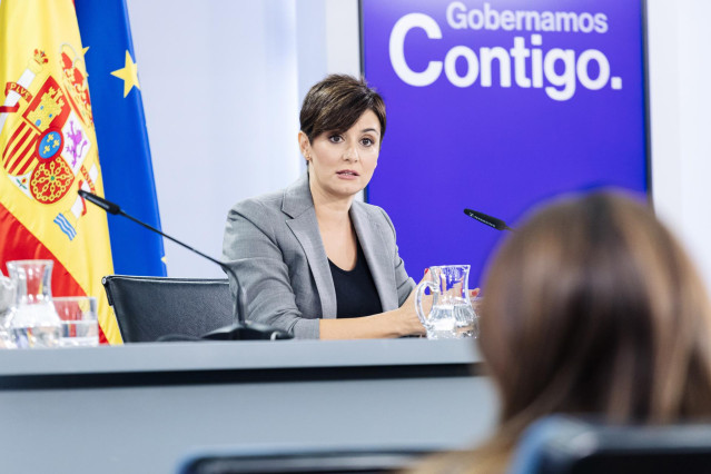 La ministra de Política Territorial y portavoz del Gobierno en funciones, Isabel Rodríguez, durante una rueda de prensa posterior a la reunión del Consejo de Ministros, en el Palacio de la Moncloa, a 7 de noviembre de 2023, en Madrid (España). El Consejo