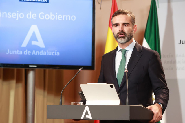 El consejero de Sostenibilidad, Medio Ambiente y Economía Azul y portavoz del Gobierno, Ramón Fernández-Pacheco comparece en rueda de prensa posterior al Consejo de Gobierno. A 7 de noviembre de 2023, en Sevilla (Andalucía, España). El consejero de Sosten