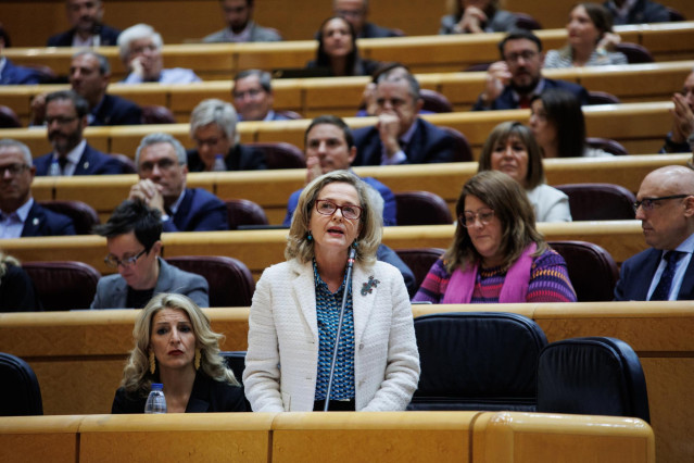 La vicepresidenta primera y ministra de Asuntos Económicos y Transformación Digital, Nadia Calviño, interviene durante una sesión de control al Gobierno, en el Senado, a 7 de noviembre de 2023, en Madrid (España). Durante la sesión, se han abordado cuesti