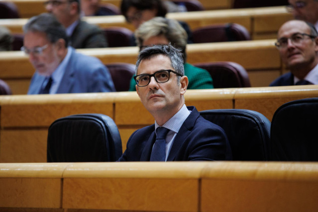 El ministro de la Presidencia, Relaciones con las Cortes y Memoria Democrática en funciones, Félix Bolaños, durante una sesión de control al Gobierno, en el Senado, a 7 de noviembre de 2023, en Madrid (España).