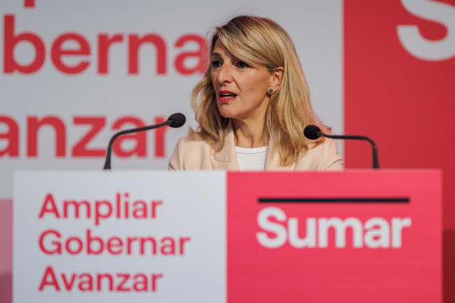 La líder de Sumar, Yolanda Díaz, ofrece una rueda de prensa tras reunirse con inscritos e inscritas de Sumar, en Próxima Estación, a 27 de octubre de 2023, en Madrid (España).