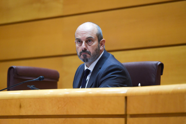 El presidente del Senado, Pedro Rollán, durante una sesión plenaria en el Senado, a 8 de noviembre de 2023, en Madrid (España). El Pleno del Senado aborda hoy la toma en consideración de la propuesta de reforma del Reglamento planteada por el PP para dila