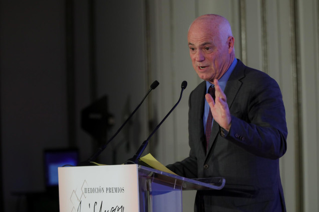 Archivo - El presidente de la Autoridad Bancaria Europea, José Manuel Campa, recibe el premio 'José Echegaray' de elEconomista el 21 de octubre de 2019.