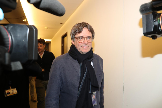 El expresidente de la Generalitat, Carles Puigdemont, a su llegada al Parlamento Europeo, a 8 de noviembre de 2023, en Bélgica (Bruselas).