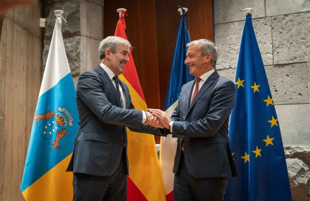 El presidente de Canarias, Fernando Clavijo, y el ministro responsable de Ultramar del Gobierno de Francia, Philippe Vigier, en una reunión con motivo de la Conferencia de Presidentes de las RUP