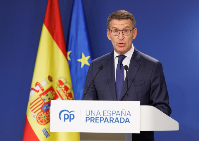 Archivo - El presidente del PP, Alberto Núñez Feijóo, durante una rueda de prensa en la sede nacional del Partido Popular, en la calle Génova, a 29 de mayo de 2023, en Madrid (España).