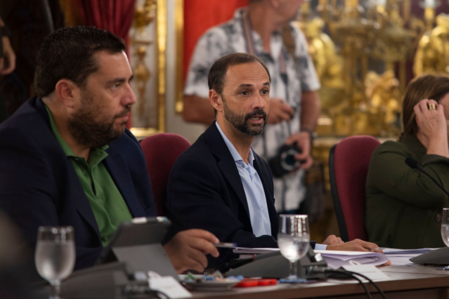Archivo - Víctor Mora en un Pleno de Diputación.