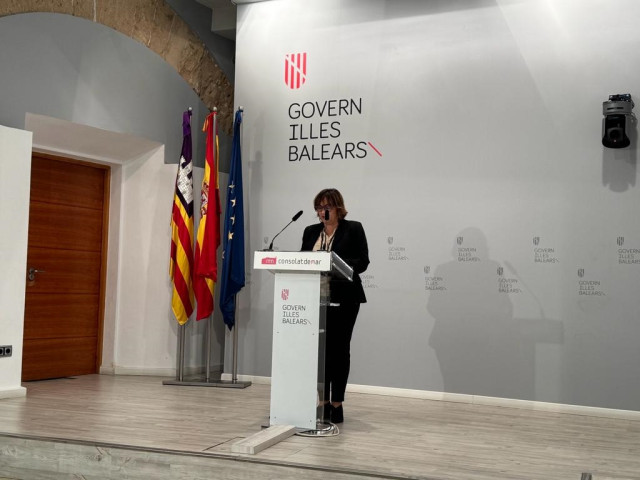 La consellera de Presidencia y Administraciones Públicas, Antònia Maria Estarellas, en rueda de prensa.