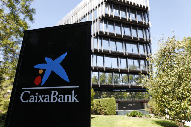 Archivo - Distintivo y logo de Caixabank