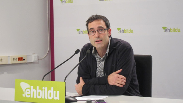 Archivo - El parlamentario de EH Bildu Julen Arzuaga