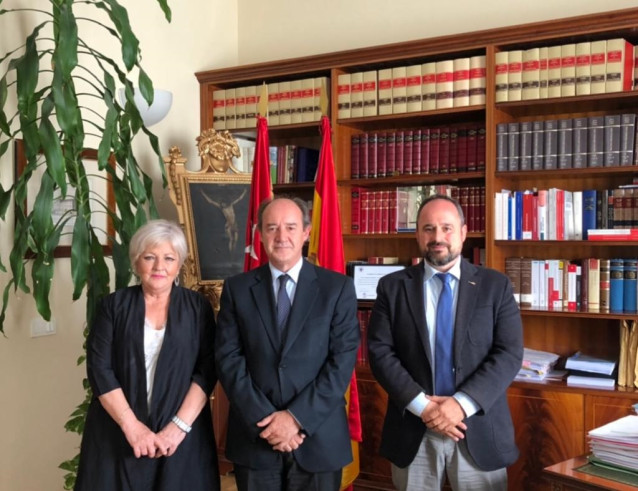 Archivo - El presidente del Tribunal Superior de Justicia de Madrid (TSJM), Celso Rodríguez Padrón, ha recibido hoy a la decana del Colegio Profesional de la Criminología de la Comunidad de Madrid (CPCM), Carmen Balfagón, y a su secretario, Ramón Chippirá