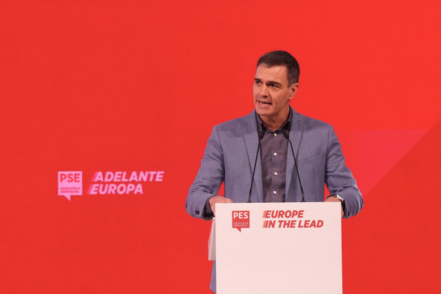 El presidente del gobierno, en funciones, de España y secretario general del PSOE, Pedro Sánchez, durante el Congreso del Partido Socialista Europeo en el Palacio de Congresos, a 11 de noviembre de 2023 en Málaga (Andalucía, España).