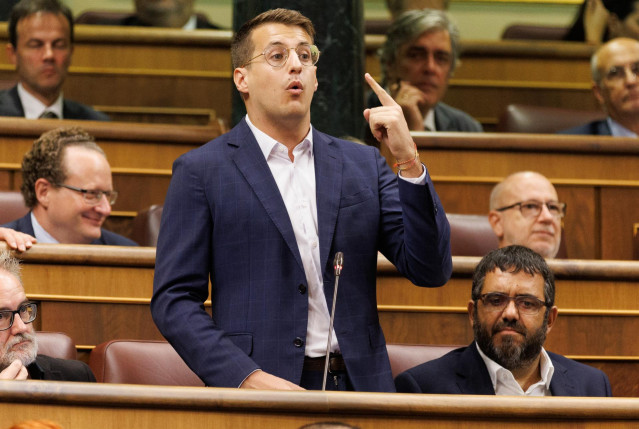 Archivo - El diputado de Sumar Jorge Pueyo interviene durante una sesión plenaria, en el Congreso de los Diputados, a 21 de septiembre de 2023, en Madrid (España).