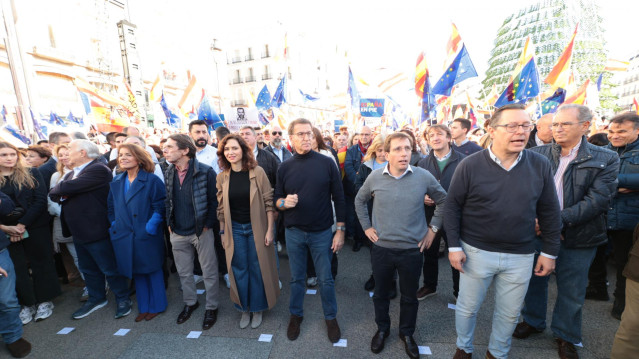 (I-D) La exalcaldesa de Madrid Ana Botella; el expresidente del Gobierno José María Aznar; la presidenta de la Comunidad de Madrid y del PP de Madrid, Isabel Díaz Ayuso; el presidente del PP, Alberto Núñez Feijóo; el alcalde de Madrid, José Luis Martínez-
