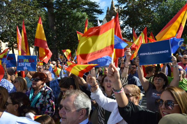 El PP de Ceuta ha reunido a 2.000 personas contra la amnistía y el resto de pactos del PSOE con los independentistas.