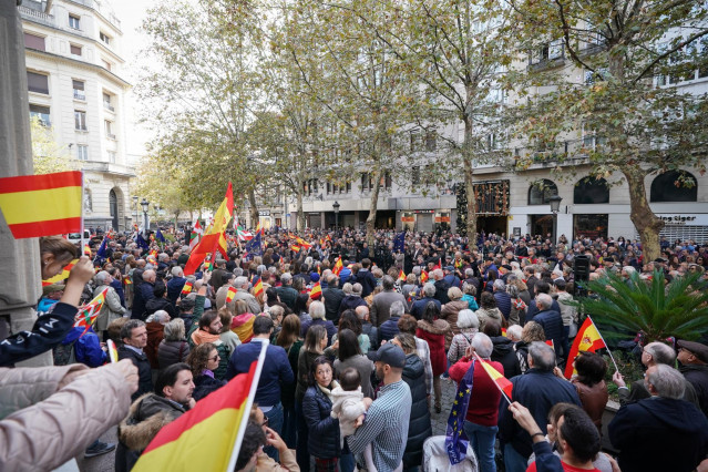 Concentración del PP en Vitoria contra la amnistía.