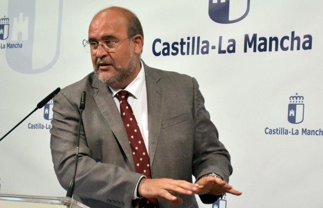 Archivo - El vicepresidente regional, José Luis Martínez Guijarro, en rueda de prensa.