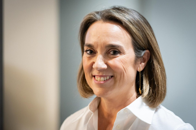La secretaria general del Partido Popular, Cuca Gamarra, a su llegada a una rueda de prensa tras una reunión urgente del Comité de Dirección del Partido Popular, a 10 de noviembre de 2023, en Madrid (España). Feijóo convocó ayer, 9 de noviembre, de forma