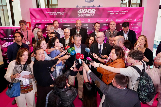 El consejero de la Presidencia, Interior, Diálogo Social y Simplificación Administrativa, Antonio Sanz, atiende a los medios al asistir en Málaga a la inauguración de la 9ª edición de la 4K HDR Summit.