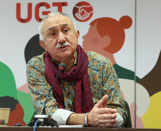 El secretario general de UGT, Pepe Álvarez, presenta en rueda de prensa un informe sobre el coste del despido en España
