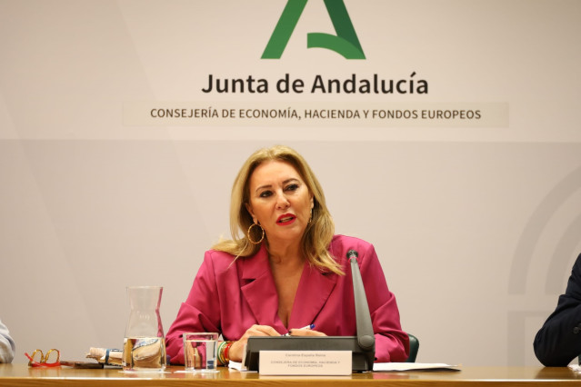 La consejera de Economía, Hacienda y Fondos Europeos, Carolina España, en rueda de prensa.