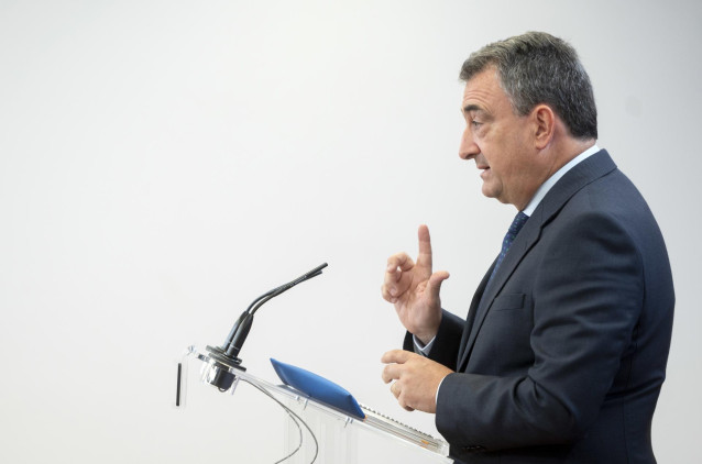Archivo - El portavoz del PNV en el Congreso, Aitor Esteban, ofrece una rueda de prensa tras reunirse con el presidente del Gobierno en funciones,  durante su ronda de contactos, a 10 de octubre de 2023, en Madrid (España).