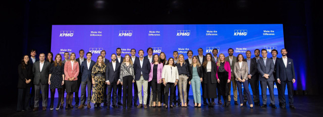 Foto de familia de los nuevos socios nombrados por KPMG