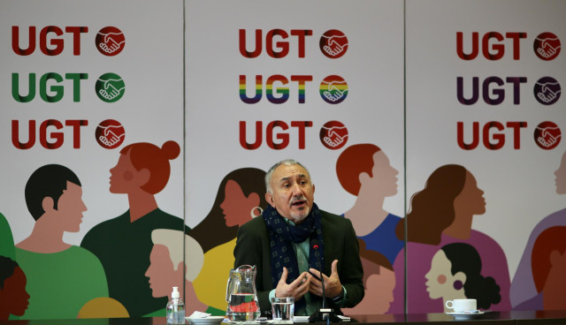 Archivo - El secretario general de UGT, Pepe Álvarez, en un encuentro informativo, en la sede de UGT.