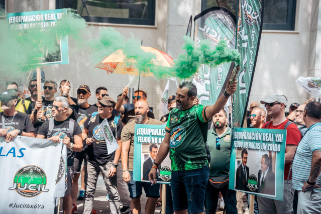 Archivo - Protesta de JUCIL frente a la Dirección General de la Guardia Civil